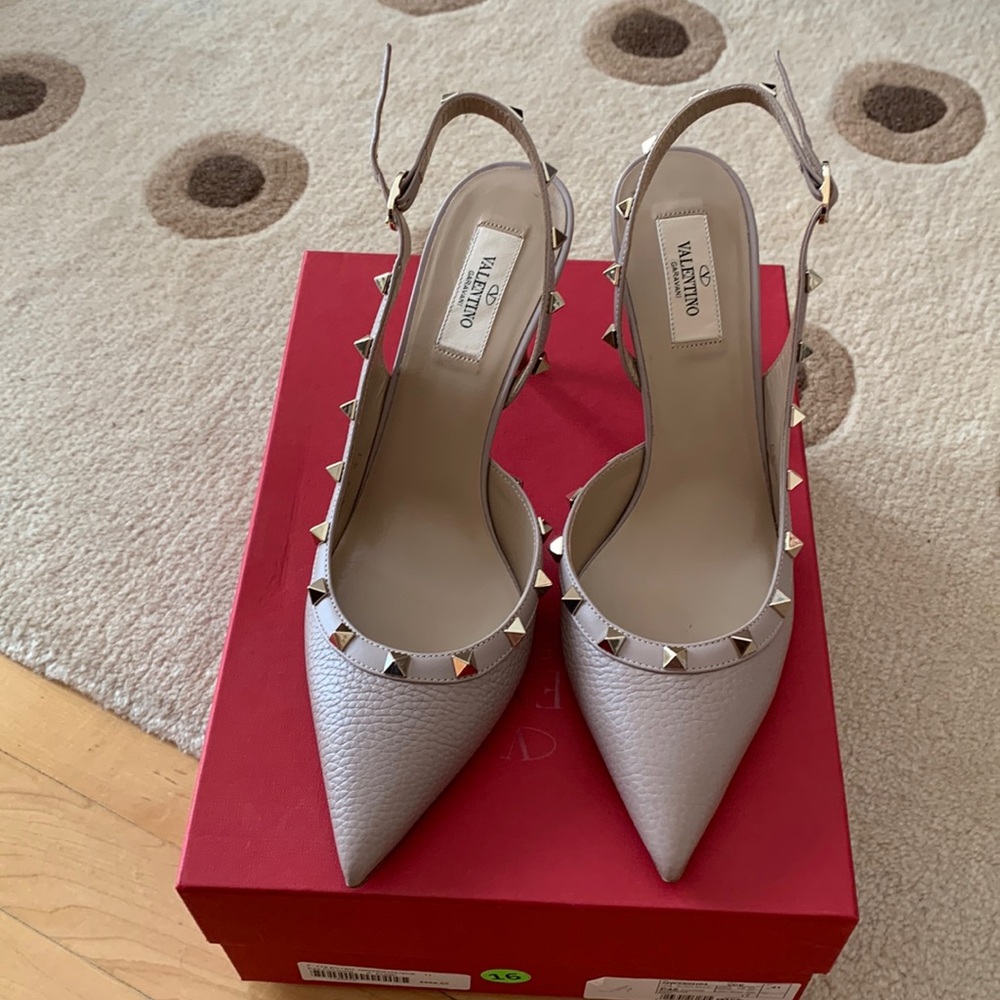 VALENTINO ROCKSTUDS BEIGE COLOR LEATHER SIZE 41 MADE IN ITALY